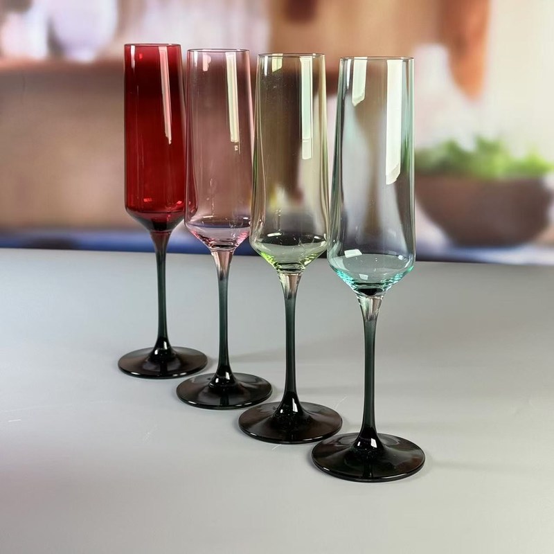 คุณภาพ Hand-blow Color Gradient Wine Glass Set High Quality Crystal Wine Glass For Gift For Weeding โรงงาน