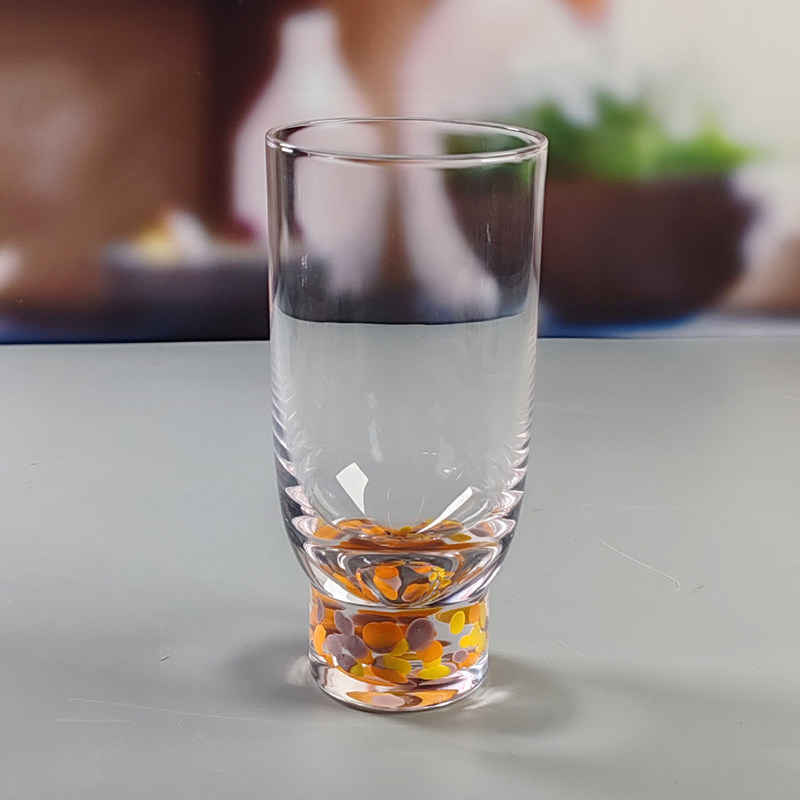 คุณภาพ Handmade Modern Design Colorful Cocktail Drinking Glasses Custom Confetti Beverage Highball Glass โรงงาน