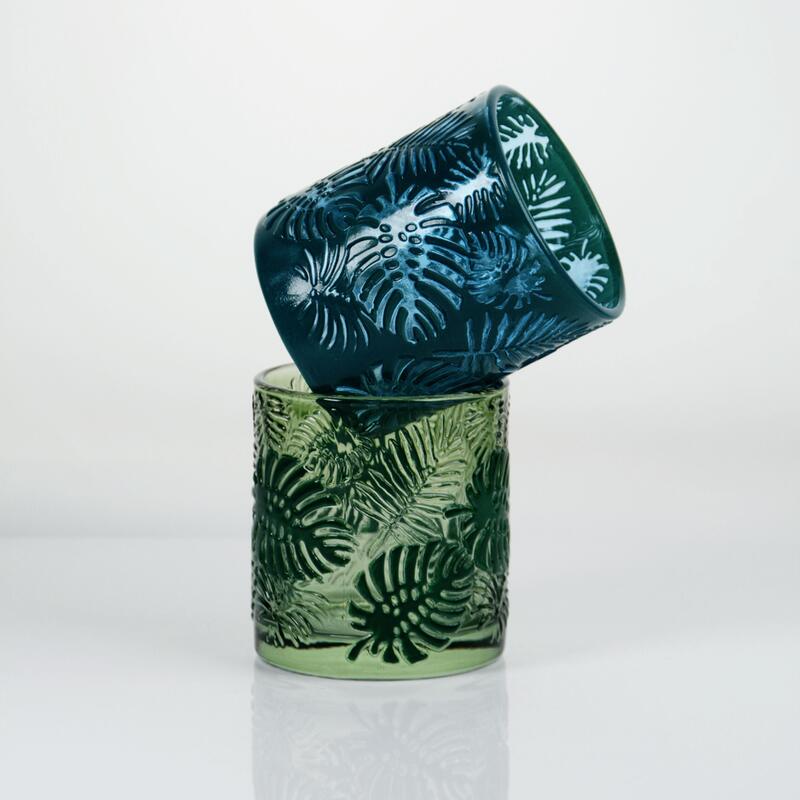 คุณภาพ Embossed Tropical Monstera Leaf Glass Candle Holder with 200ml Capacity in Lead-Free Crystal Glass โรงงาน