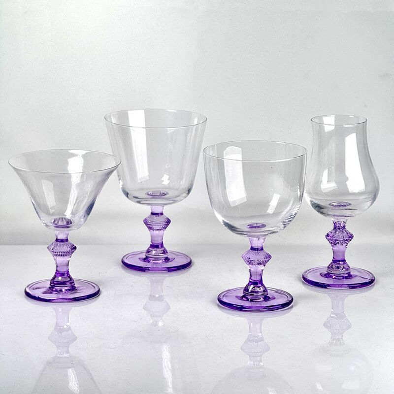 คุณภาพ 4‑Pack Vintage Purple Stem Wine Glasses, Assorted Shapes Clear Cup with Decorative Purple Stem, Handblown Glass Goblets for Wedding Party Home Tabletop Decoration โรงงาน