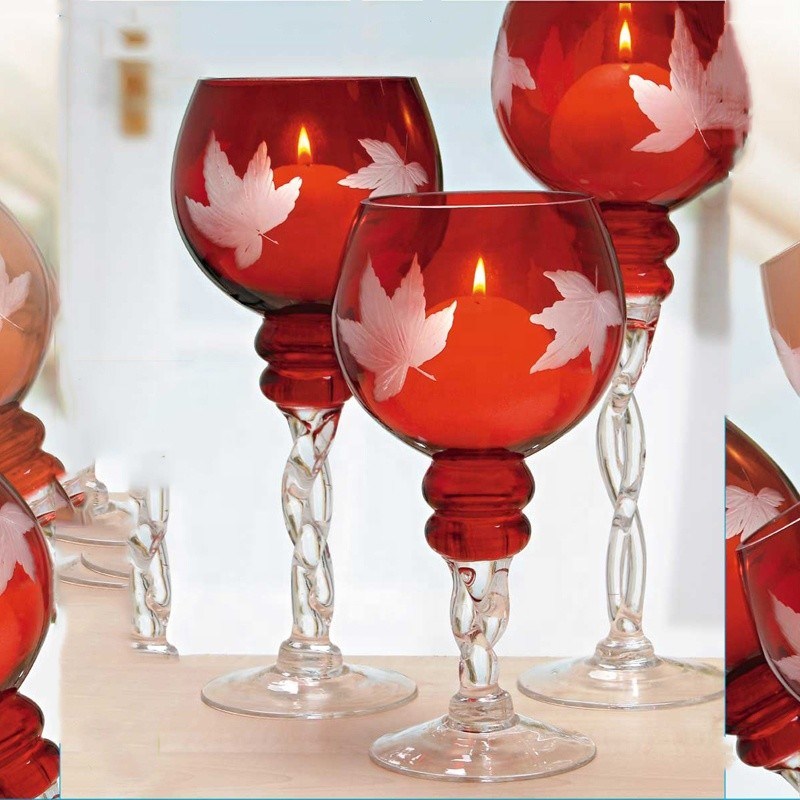 คุณภาพ Hand Cutted Design Red Glass Candle Holders With Color Long Stem โรงงาน