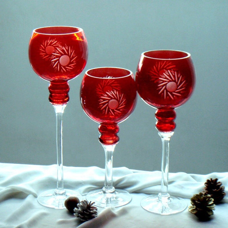 คุณภาพ Hand Cutted Design Red Glass Candle Holders With Color Long Stem โรงงาน