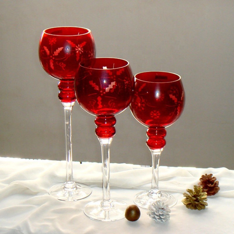 คุณภาพ Hand Cutted Design Red Glass Candle Holders With Color Long Stem โรงงาน