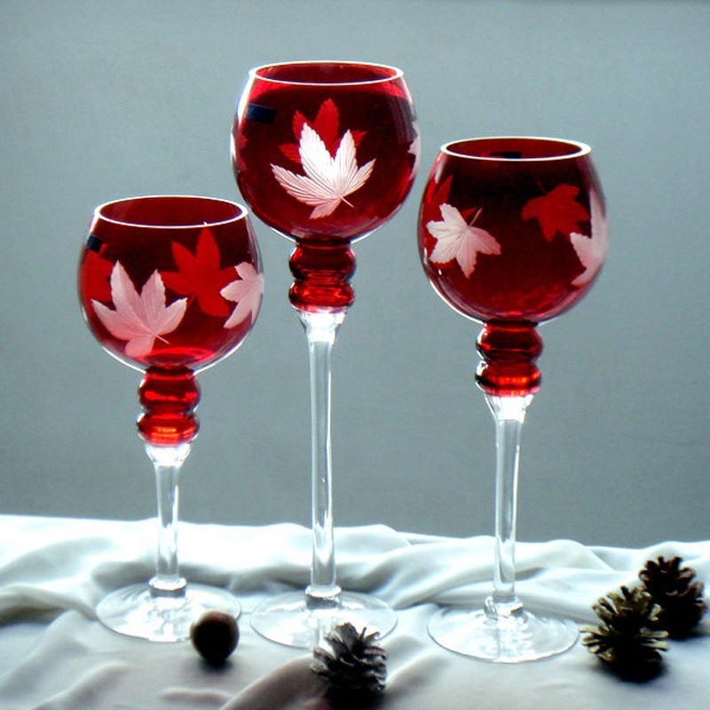 คุณภาพ Hand Cutted Design Red Glass Candle Holders With Color Long Stem โรงงาน