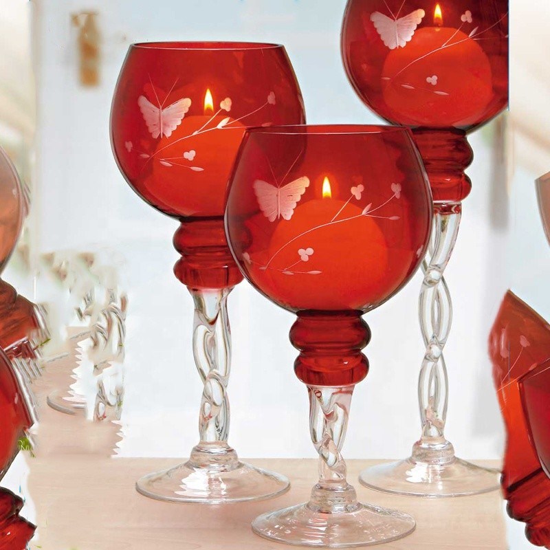 คุณภาพ Hand Cutted Design Red Glass Candle Holders With Color Long Stem โรงงาน