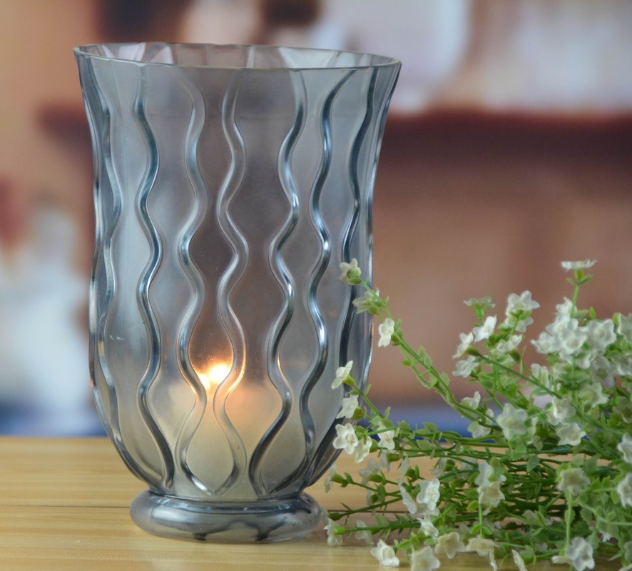 คุณภาพ 8" Grey Embossed Fence Pattern Glass Candle Holders โรงงาน