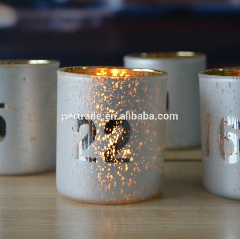 คุณภาพ Electroplated Matte Glass Candle Holders With Morden Pattern โรงงาน