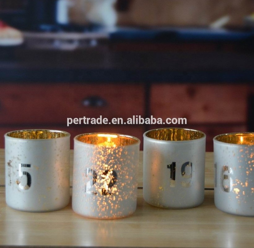 คุณภาพ Electroplated Matte Glass Candle Holders With Morden Pattern โรงงาน