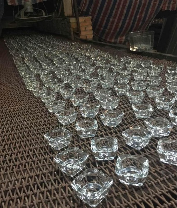 คุณภาพ Mini Size Sqaure Glass Votive Candle Holders For Tealight โรงงาน