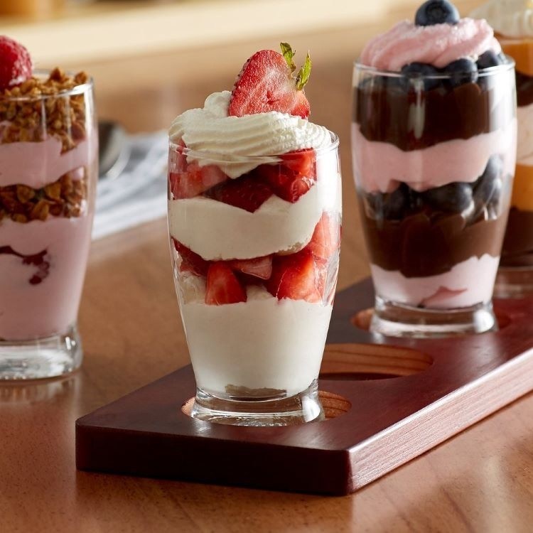 คุณภาพ Handmade 5oz Craft Beer Tasting Kit , Craft Beer Glasses Set With Wooden Paddle โรงงาน