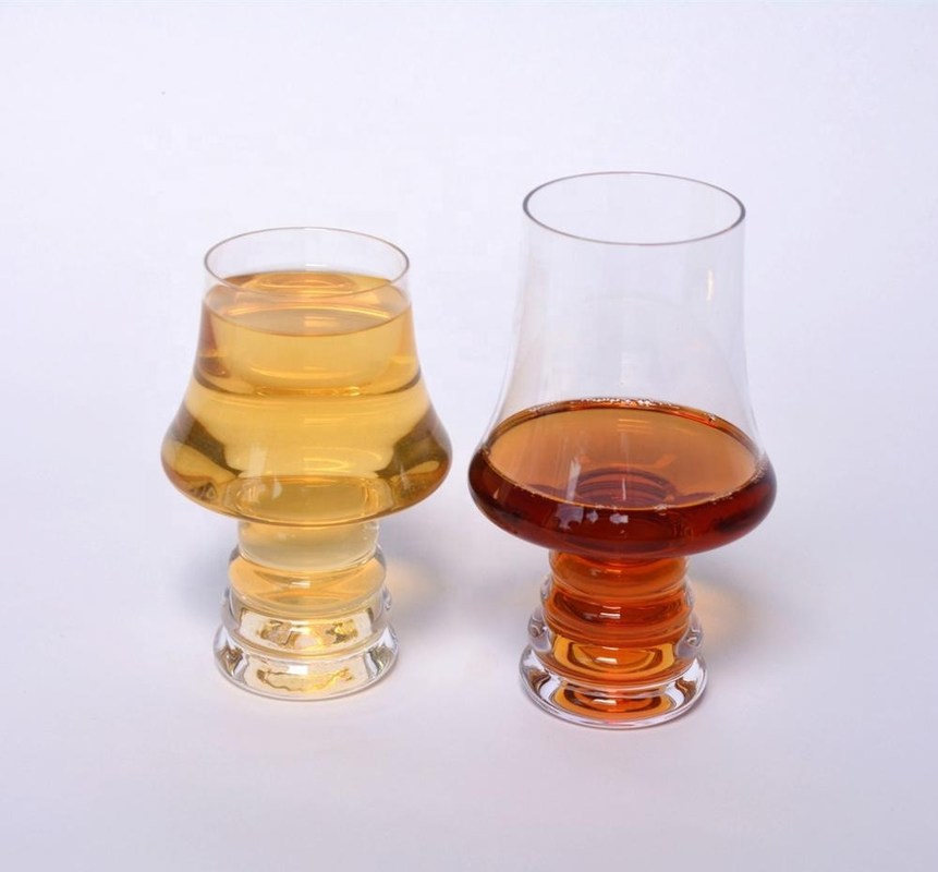 คุณภาพ 320ml Handblown Customize Craft Beer Glasses โรงงาน