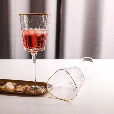 คุณภาพ Hammer Texture Crystal Wine Glass In Triangle Shape โรงงาน