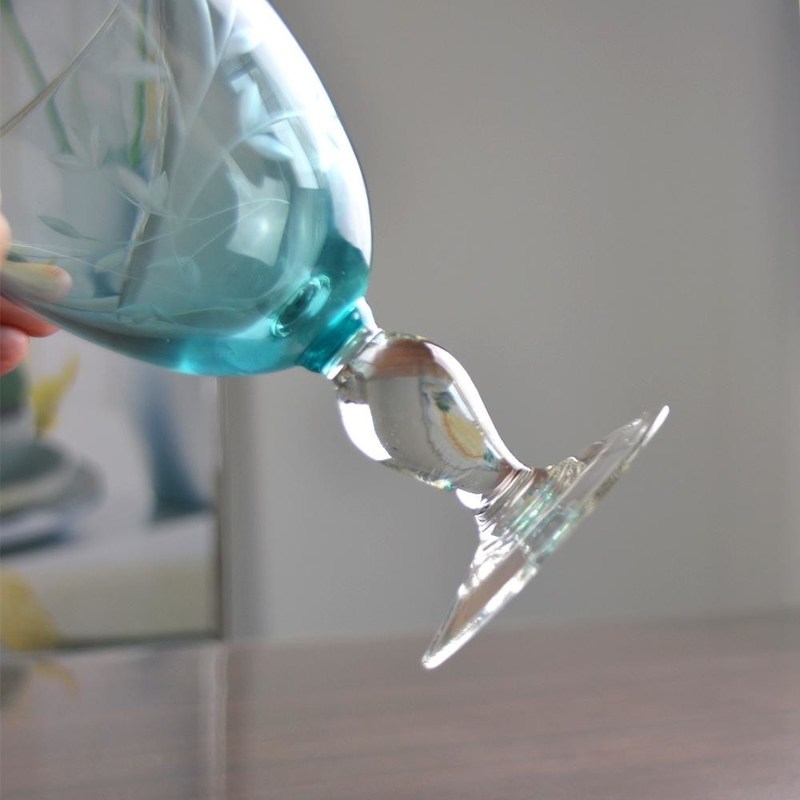 คุณภาพ Vintage Scandinavian Style Engraved Turqoise Crystal Wine Glass , Clear Goblet Glasses โรงงาน