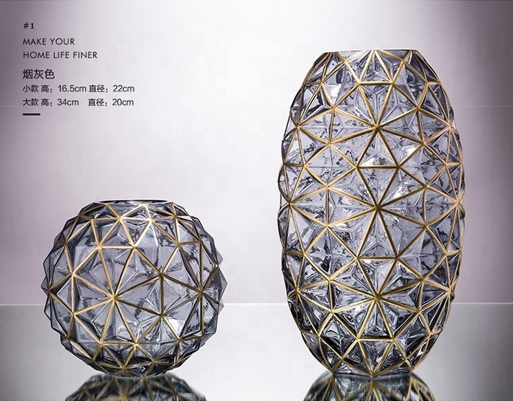 คุณภาพ Creative Handpainted Decorative Glass Vase For Wedding โรงงาน