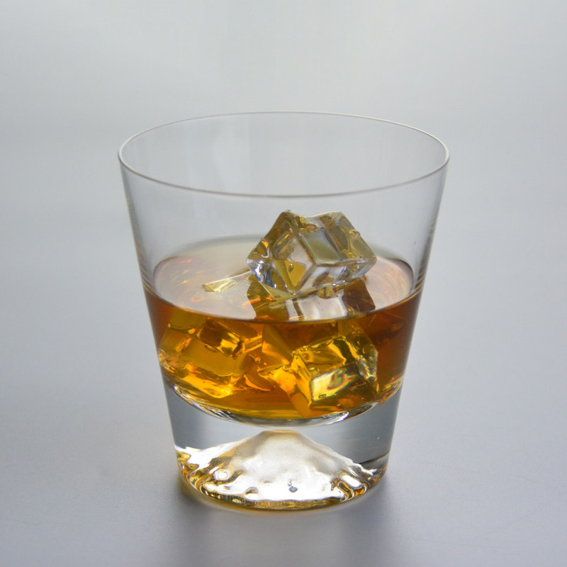 คุณภาพ Heavy Base Transparent Handmade Whiskey Glass For Party โรงงาน