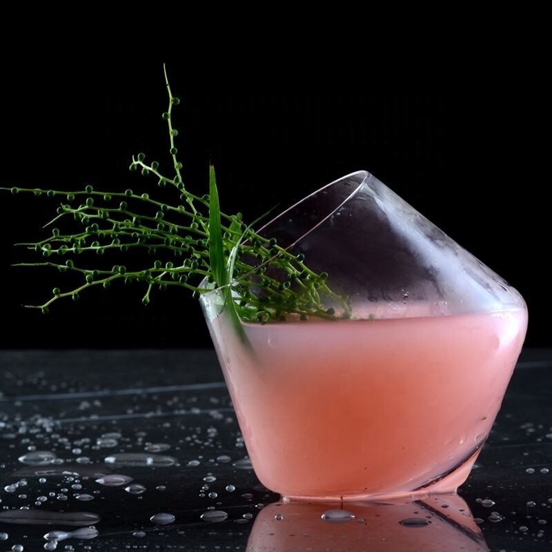 คุณภาพ New Style Unique Shaped Crystal Whiskey Glasses , Tumbler Drinking Glass For Home โรงงาน