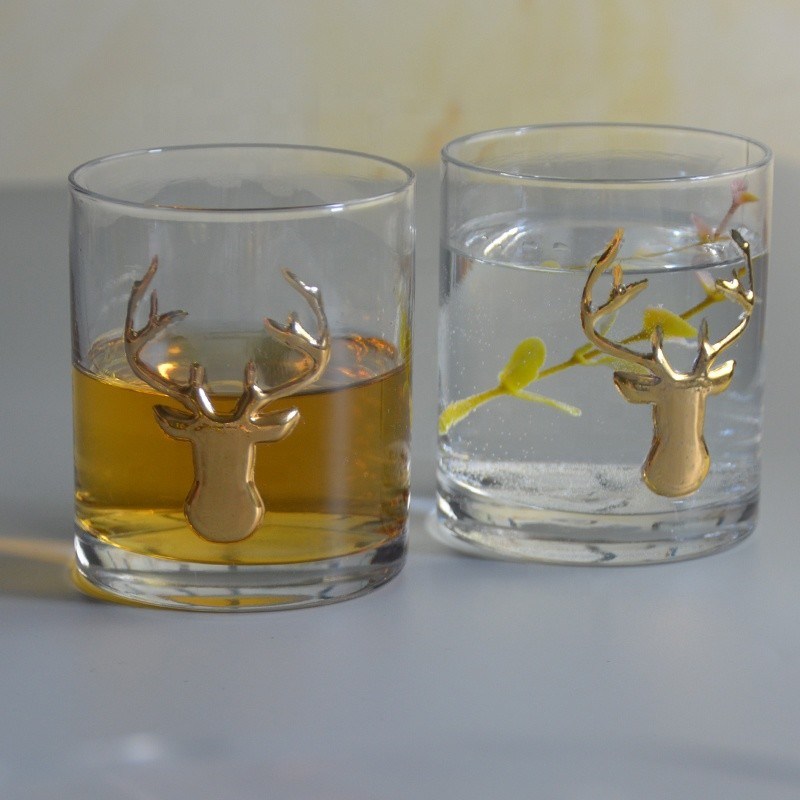 คุณภาพ Decorative Round Personalised Whisky Glass For Christmas โรงงาน