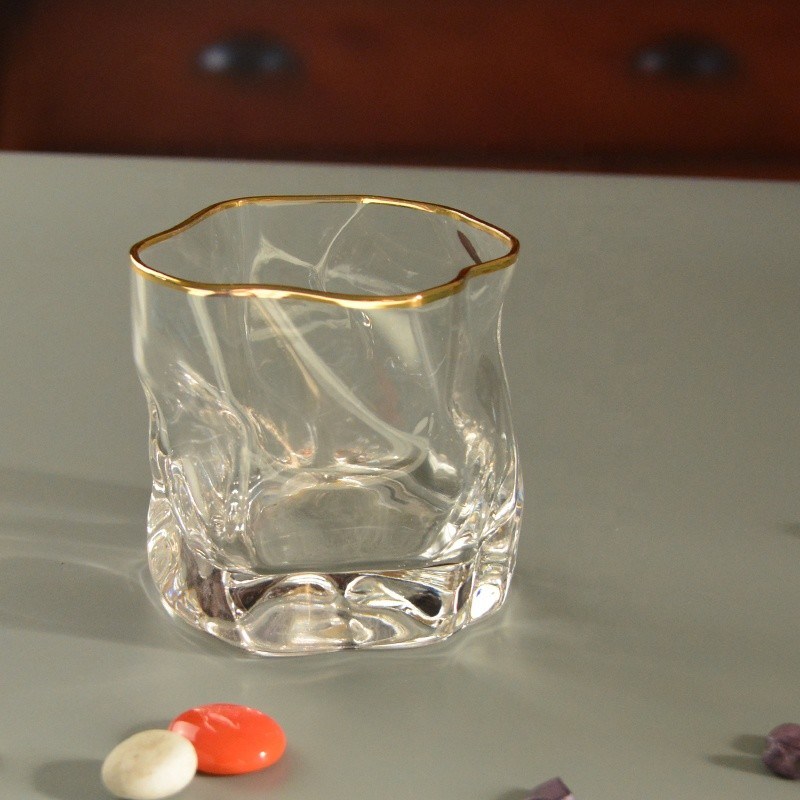 คุณภาพ Irregular Handmade Whiskey Glass With Gold Rim โรงงาน