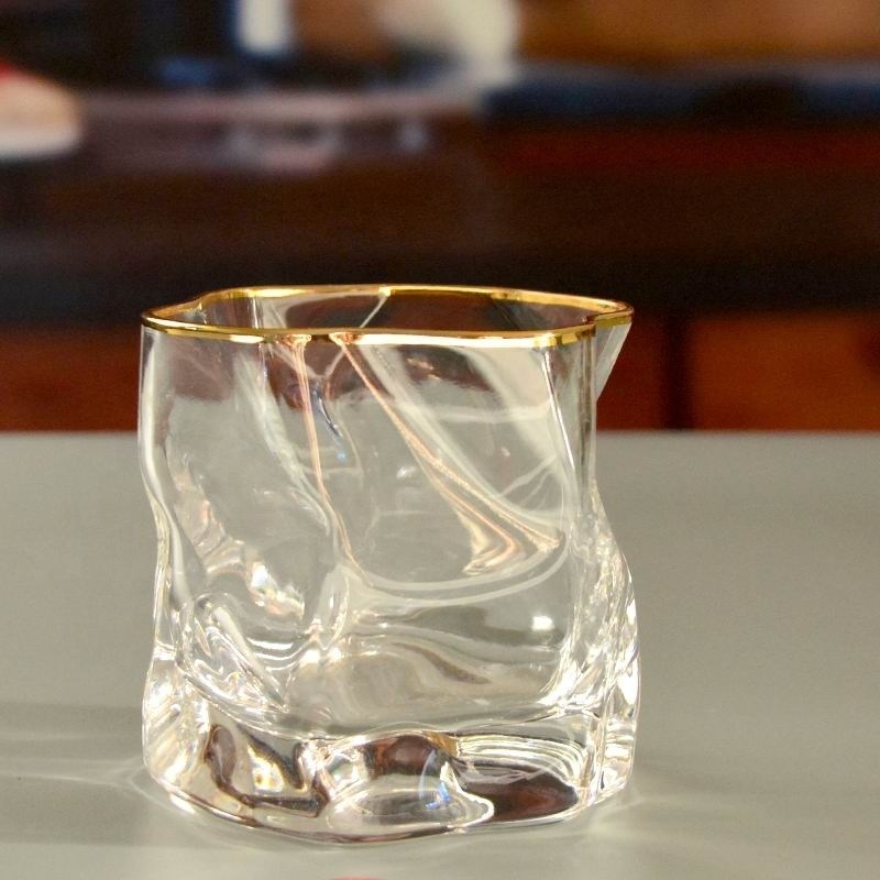 คุณภาพ Irregular Handmade Whiskey Glass With Gold Rim โรงงาน
