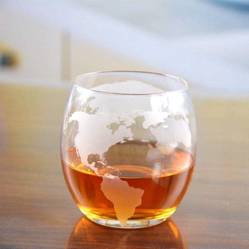 คุณภาพ Globe Design Etched Handmade Whiskey Glass , Whiskey Tasting Glasses For Restaurant โรงงาน