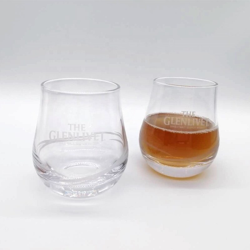 คุณภาพ Old Fashioned Round Handmade Whiskey Glass With Heavey Base โรงงาน