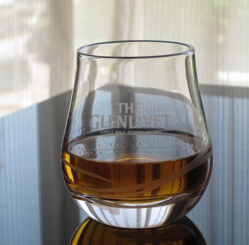 คุณภาพ Old Fashioned Round Handmade Whiskey Glass With Heavey Base โรงงาน