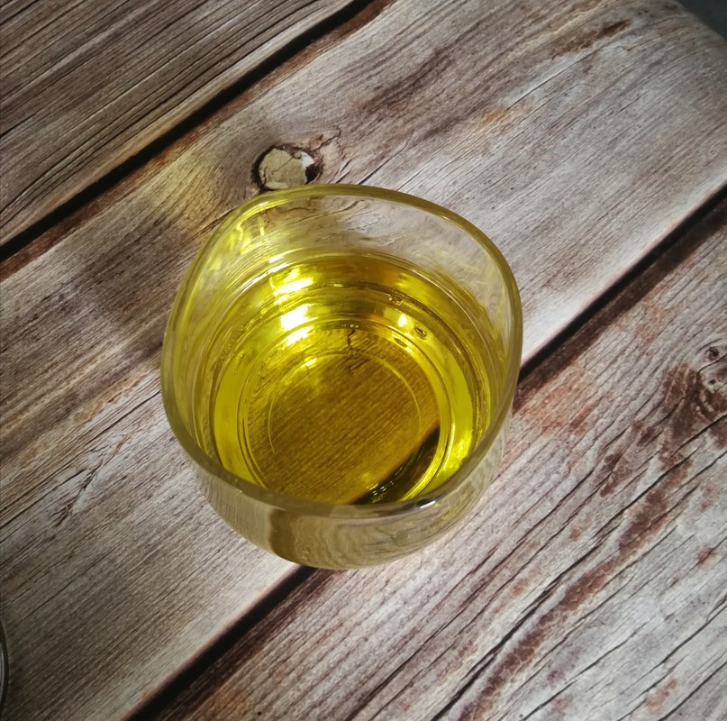 คุณภาพ Retro Style Metal Base Rock Glass Handmade Whiskey Glass , Crystal Whisky Glasses โรงงาน