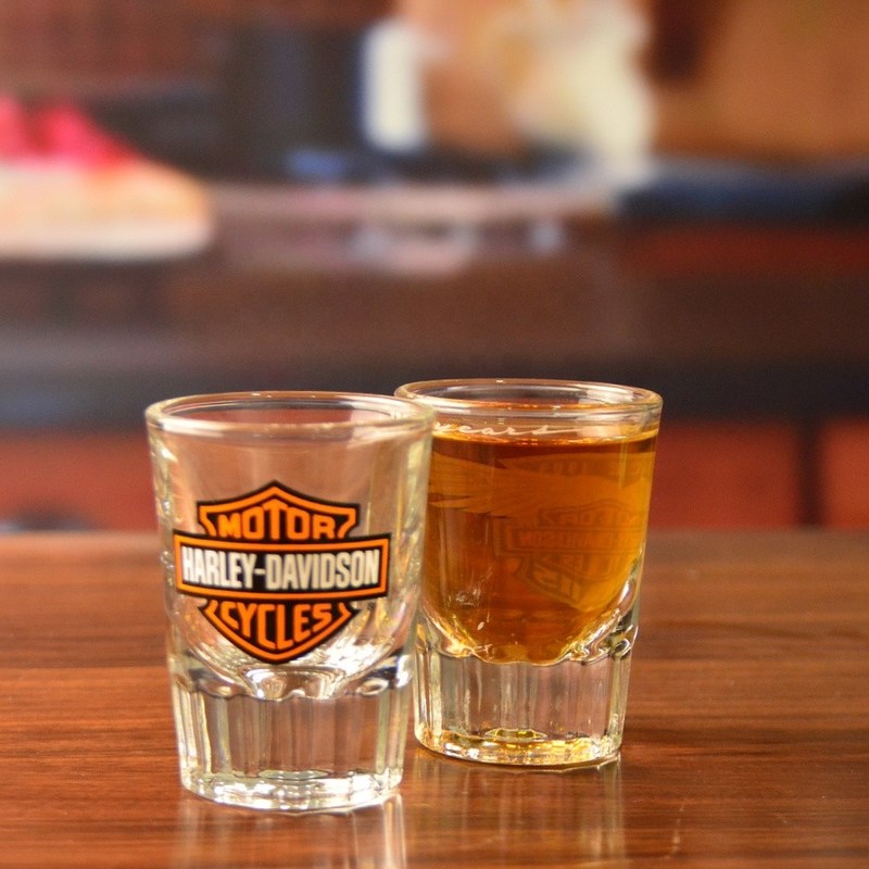 คุณภาพ 2oz Unique Shot Glasses โรงงาน