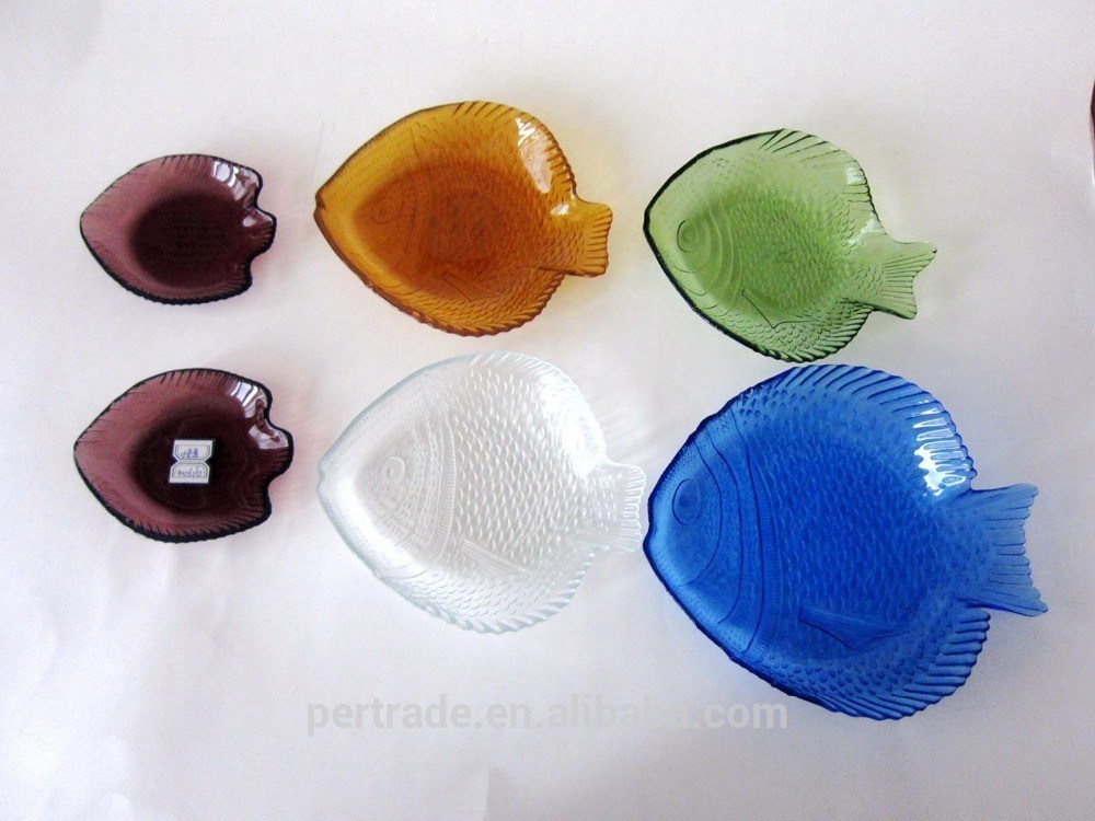 คุณภาพ Fish Shaped Embossed Colorful Glass Charger Plates โรงงาน