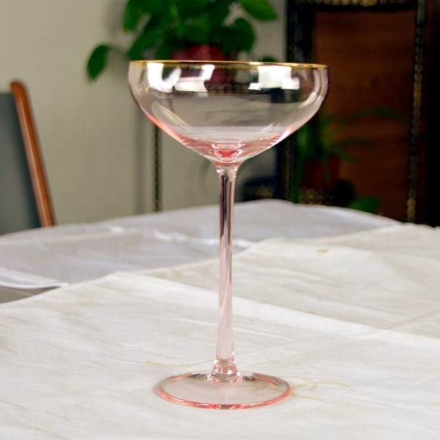 คุณภาพ Pink Crystal Cocktail Glasses โรงงาน