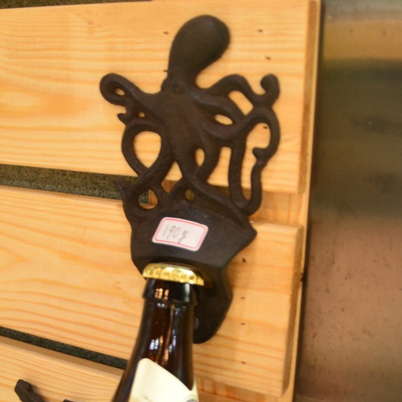 คุณภาพ Rustic Wall Mounted Octopus Antique Cast Iron Bottle Opener โรงงาน