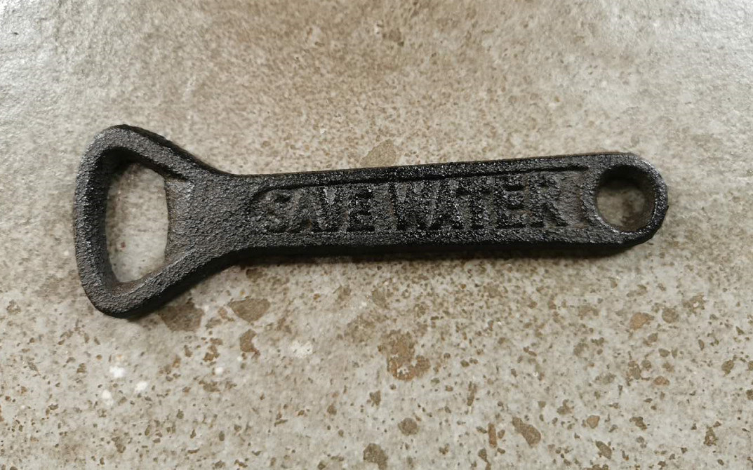 คุณภาพ Exquisite Rustic Metal Bottle Opener Cast Iron Crafts โรงงาน