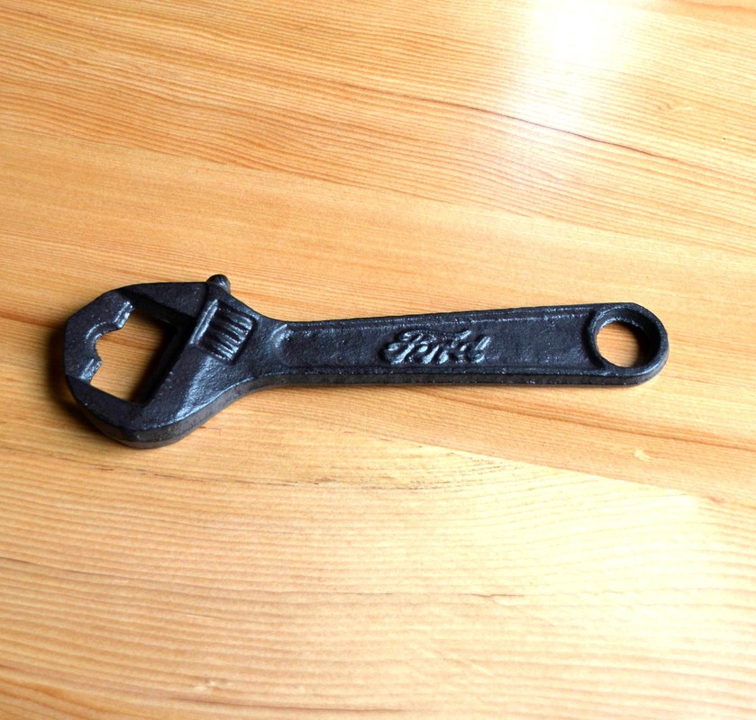 คุณภาพ Spanner Shape Cast Iron Bottle Opener โรงงาน