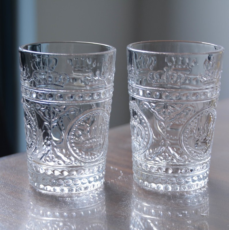คุณภาพ 8Oz Crown Design Embossed Tumbler Drinking Glasses โรงงาน