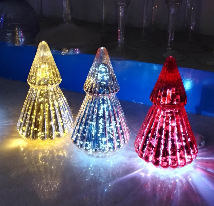 คุณภาพ Handblown LED Holiday Glass Candle Holders Christmas Tree Pattern โรงงาน