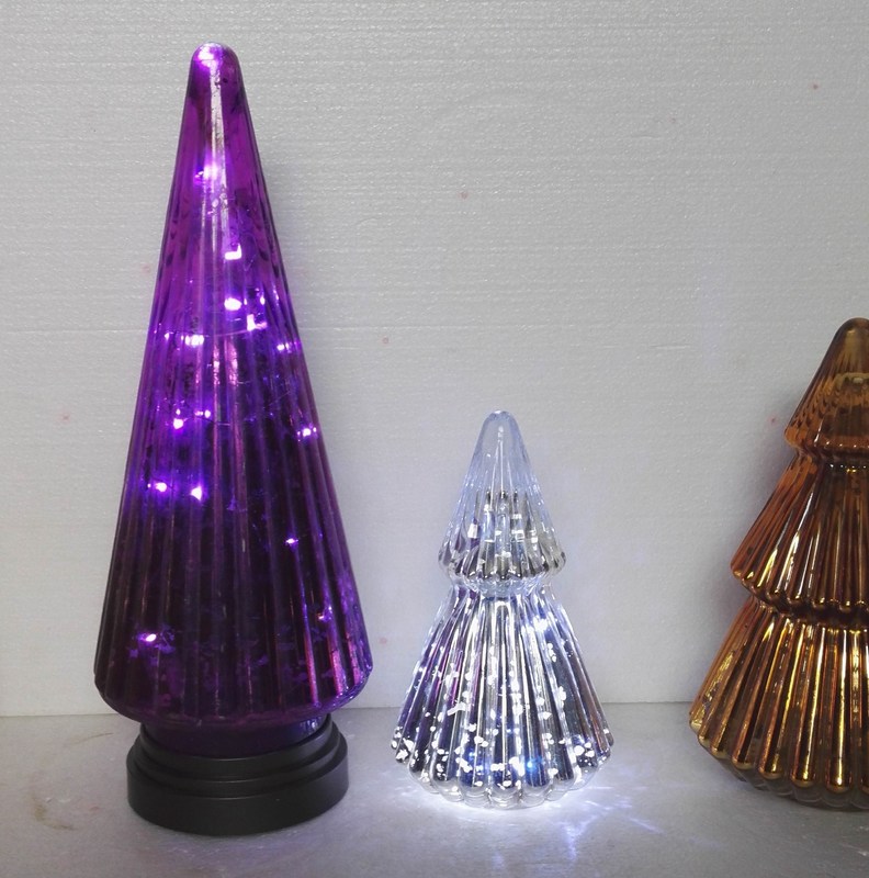 คุณภาพ Handblown LED Holiday Glass Candle Holders Christmas Tree Pattern โรงงาน