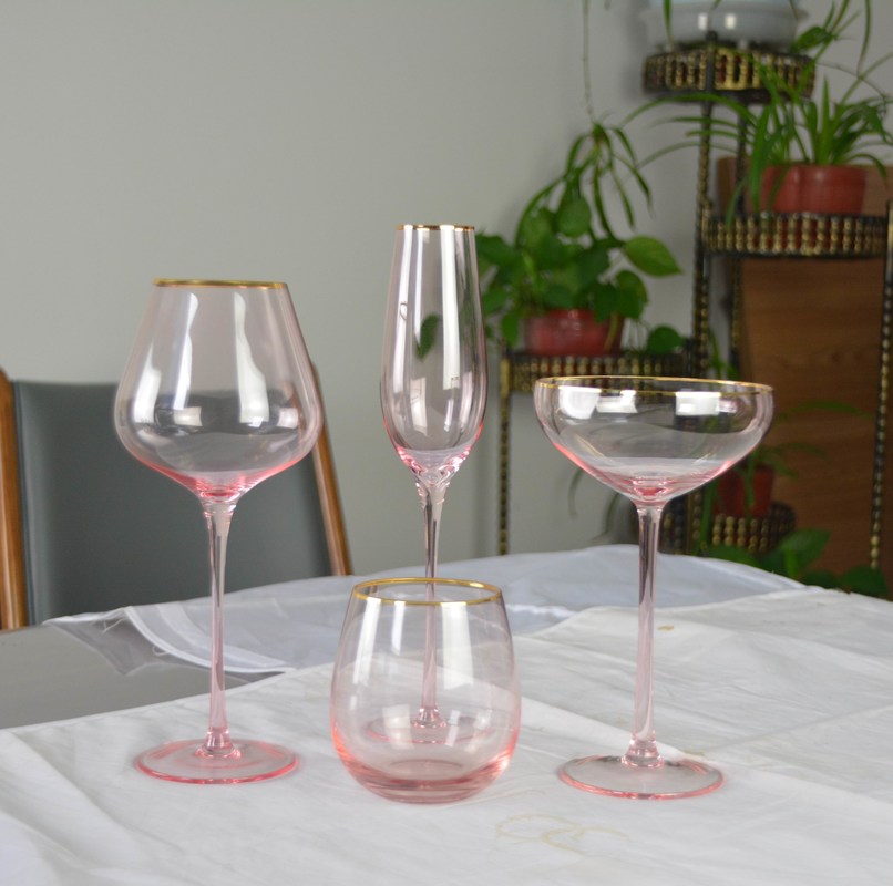 คุณภาพ Pink Crystal Cocktail Glasses โรงงาน