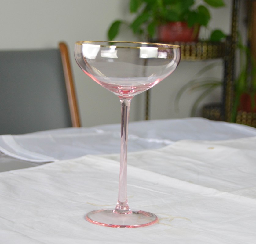 คุณภาพ Pink Crystal Cocktail Glasses โรงงาน