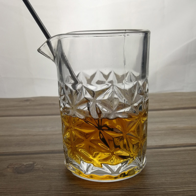 คุณภาพ 450ml Engraved Scotch Mixing Glasses With Embossed Pattern โรงงาน