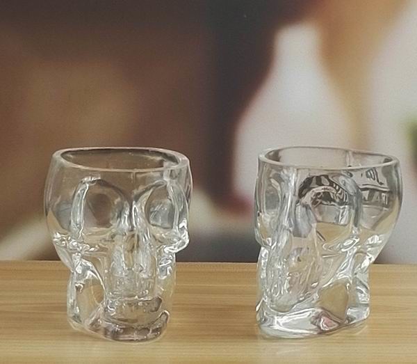 คุณภาพ Machine Made Embossed Skull 1.5 Oz Shot Glasses โรงงาน