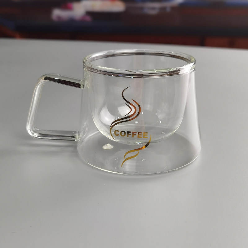 คุณภาพ 200ml Borosilicate Double Layer Glass Coffee Mug With Golden Logo โรงงาน