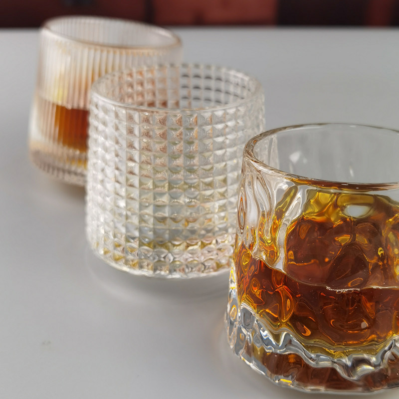 คุณภาพ Lead Free  FDA Embossed Handmade Whiskey Glass Turning Bottom โรงงาน
