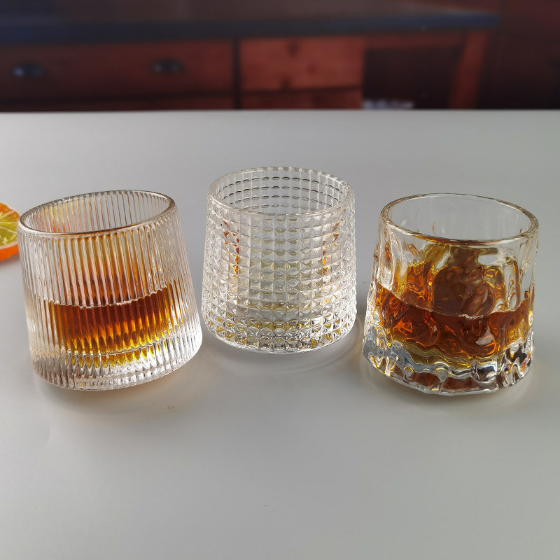 คุณภาพ Lead Free  FDA Embossed Handmade Whiskey Glass Turning Bottom โรงงาน