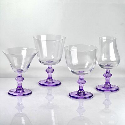 คุณภาพ 4‑Pack Vintage Purple Stem Wine Glasses, Assorted Shapes Clear Cup with Decorative Purple Stem, Handblown Glass Goblets for Wedding Party Home Tabletop Decoration โรงงาน