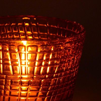 คุณภาพ Embossed Linen Pattern Solid Amber Glass Tea Light Holders โรงงาน