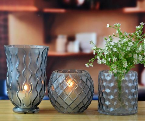คุณภาพ 8" Grey Embossed Fence Pattern Glass Candle Holders โรงงาน