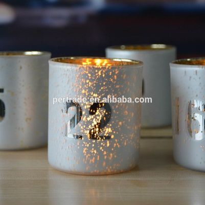 คุณภาพ Electroplated Matte Glass Candle Holders With Morden Pattern โรงงาน
