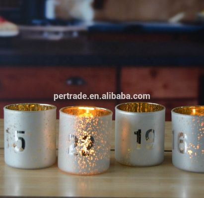 คุณภาพ Electroplated Matte Glass Candle Holders With Morden Pattern โรงงาน