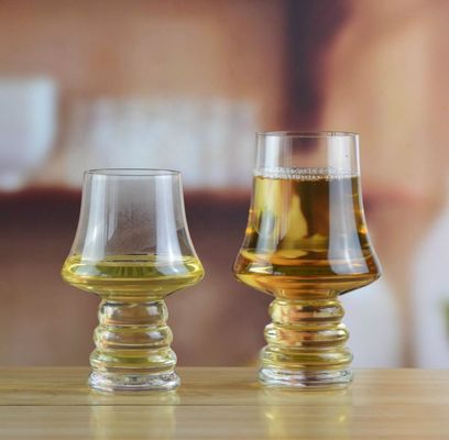 คุณภาพ 320ml Handblown Customize Craft Beer Glasses โรงงาน