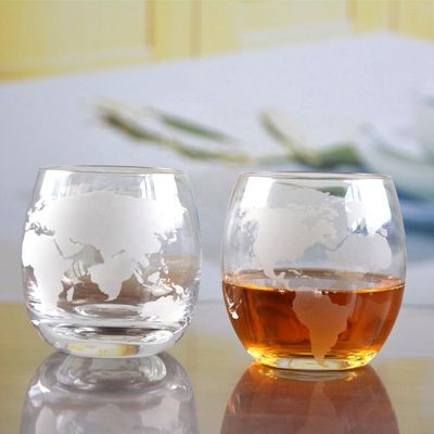 คุณภาพ Globe Design Etched Handmade Whiskey Glass , Whiskey Tasting Glasses For Restaurant โรงงาน